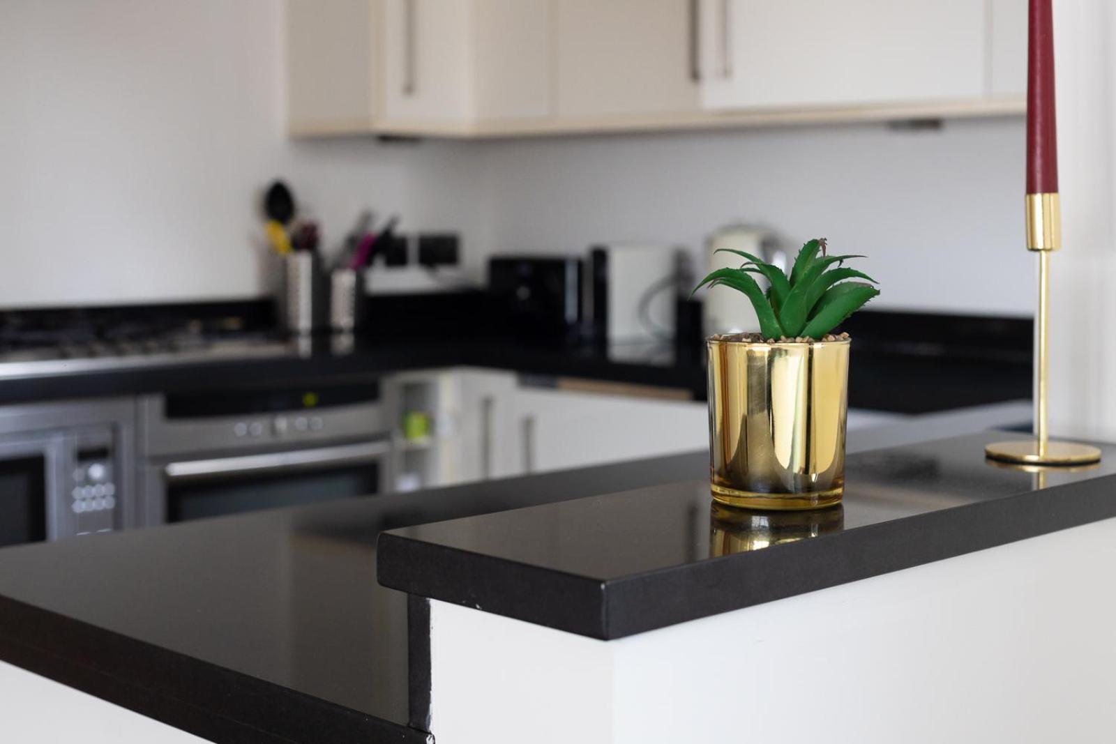 Luxury Penthouse In Central Лондон Екстериор снимка